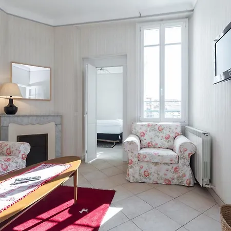 Three Bedroom Two Bathroom In Center Of On Quiet Street Minutes From The Palais - 2002 * Cannes