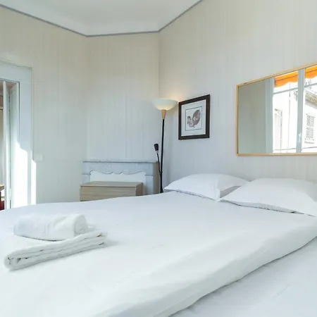 Appartamento Three Bedroom Two Bathroom In Center Of On Quiet Street Minutes From The Palais - 2002 *