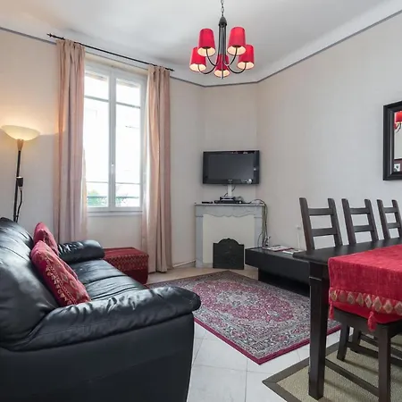 Appartamento Three Bedroom Two Bathroom In Center Of On Quiet Street Minutes From The Palais - 2002 Cannes