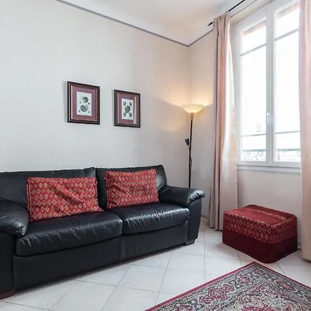 Appartamento Three Bedroom Two Bathroom In Center Of On Quiet Street Minutes From The Palais - 2002
